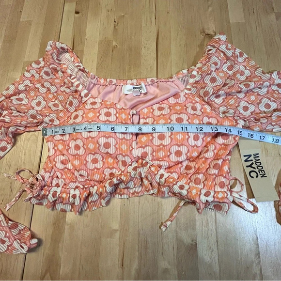 2 for$15 Madden NYC Juniors Cropped Keyhole Top - Picture 7 of 15